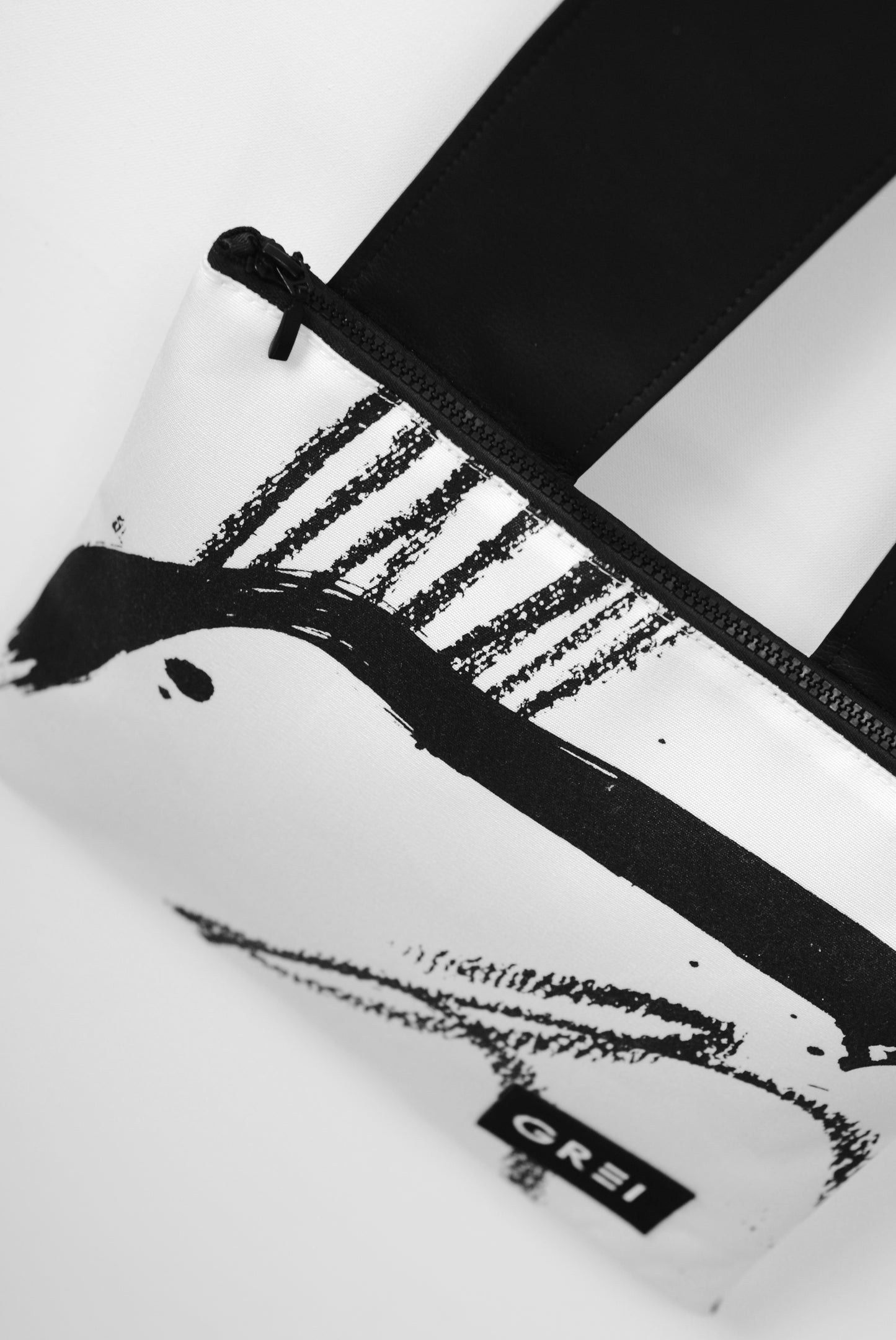 GREI Mini Bag Brush White - Black