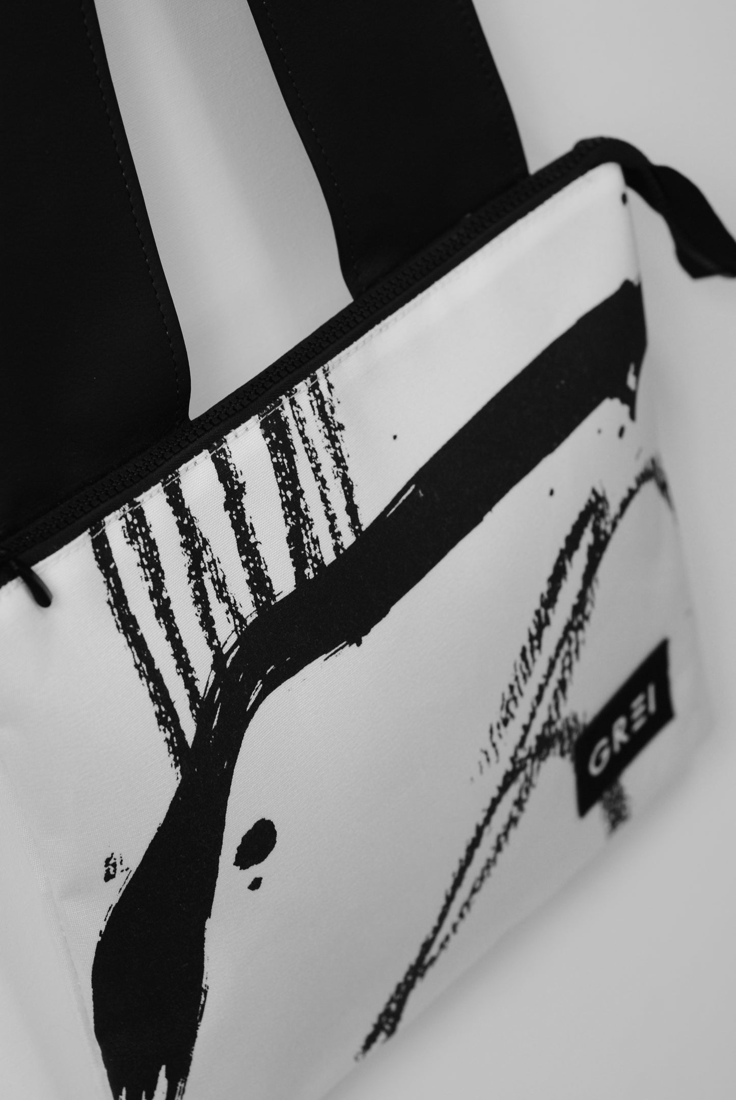 GREI Mini Bag Brush White - Black