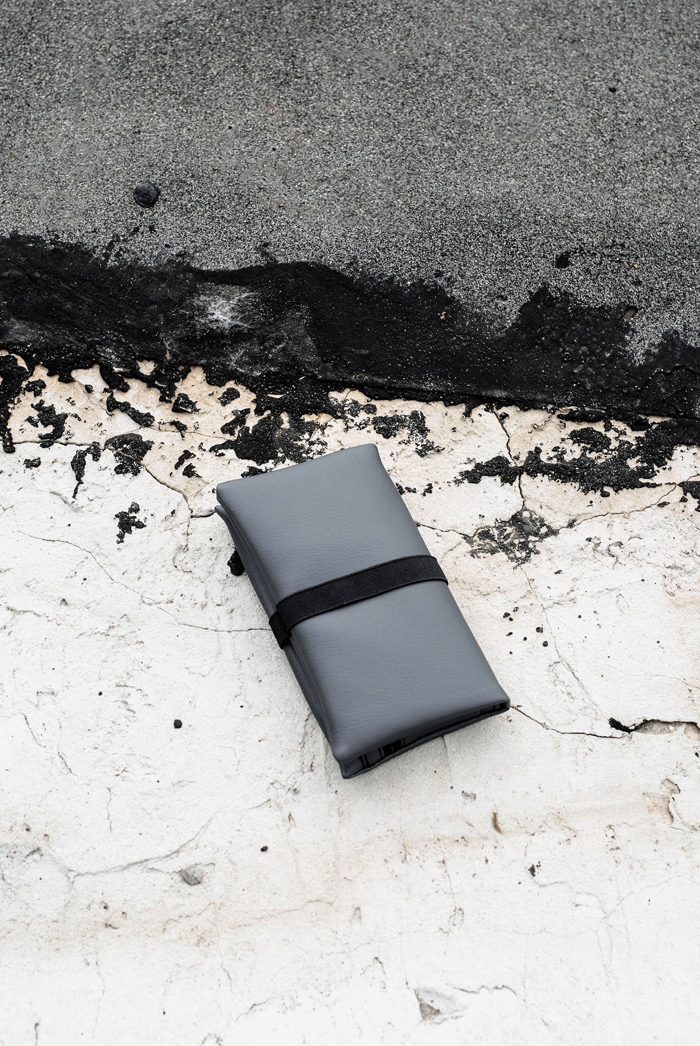 GREI Tobacco pouch Dark grey